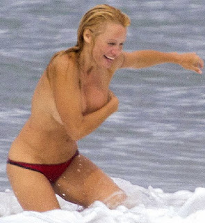 Pamela Anderson Red Bikini France