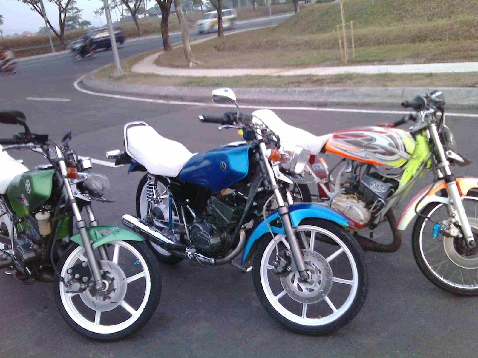 Unik dan Kreatif: Drag race dan modifikasi Rx King