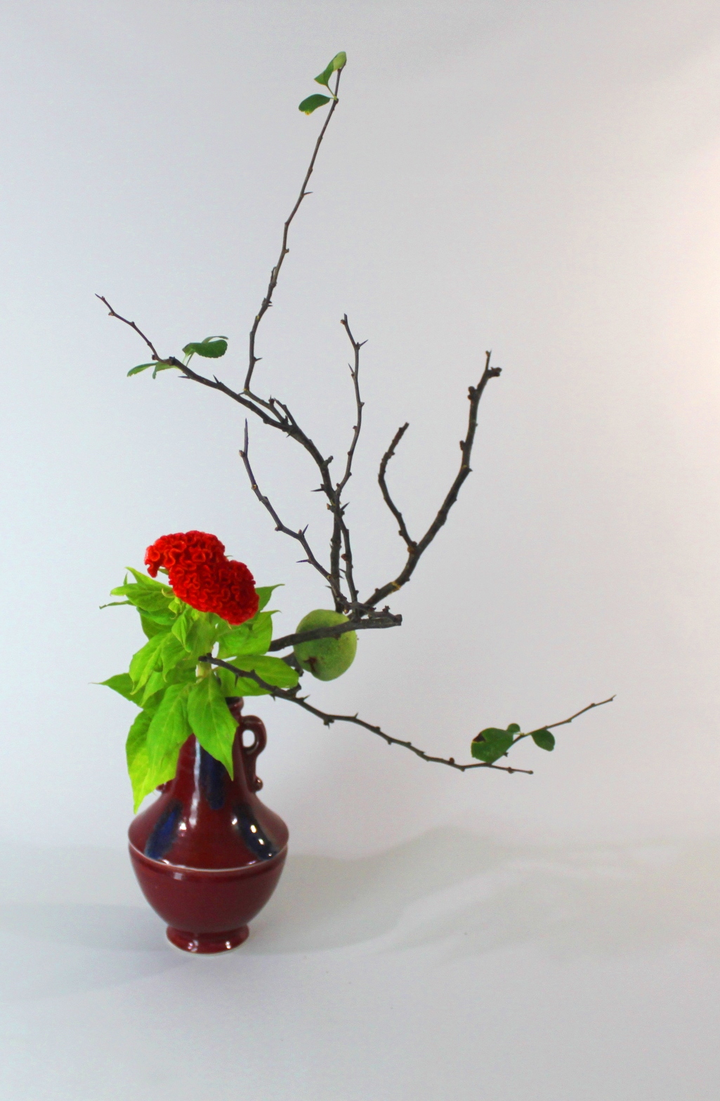 hanamai, the ikebana blog Fall Ikebana in a Vase Using Quince