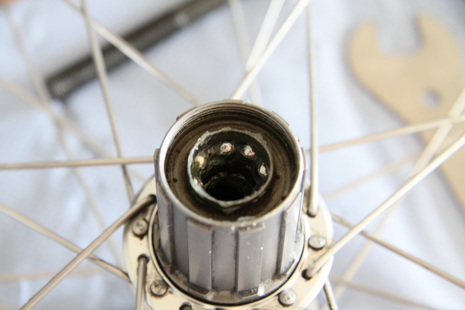 dura ace 7700 hubs