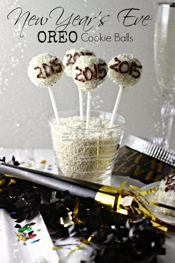 New Year's Eve Oreo Cookie Balls | Renee's Kitchen Adventures Ring in the New Year with these iconic Time Square balls!  #ad #OREOCookieBalls 