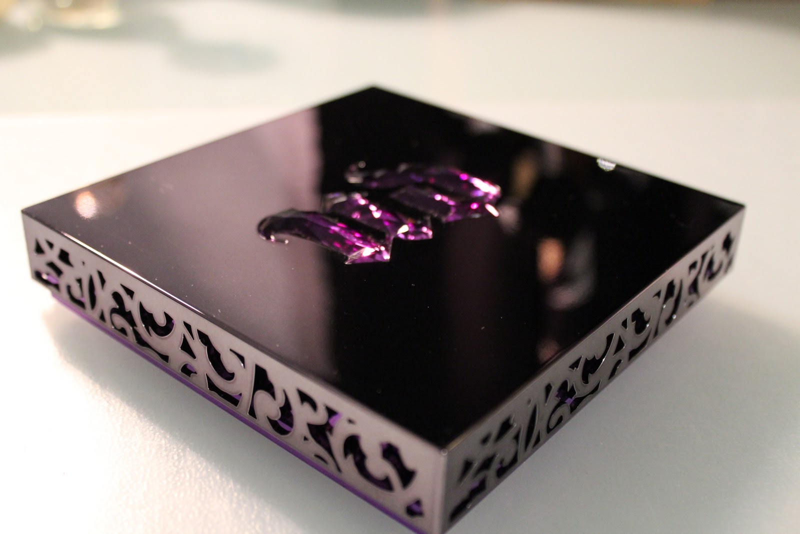 Min Boudoir "A box without hinges, key, or lid, yet golden treasure