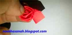 langkah cara membuat bunga mawar dari kertas 5