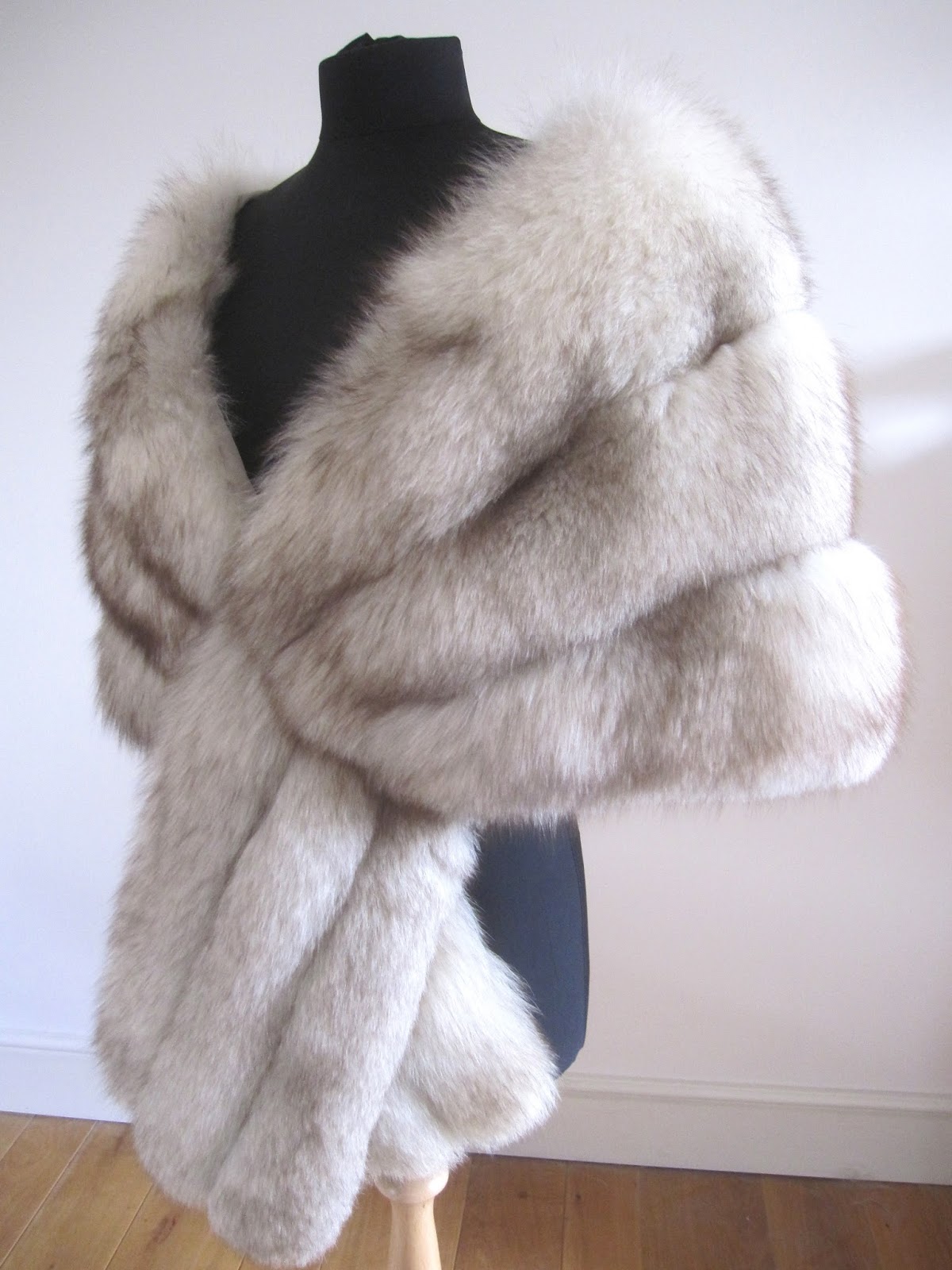 Rosie Daydream Abraham Straus Vintage Norwegian Fox Fur Stole Cape Wrap