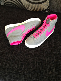 nike blazers pink grey