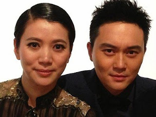 Anita Yuen sunbathes with "Captain Cool" Anita Yuen sunbathes with "Captain Cool"