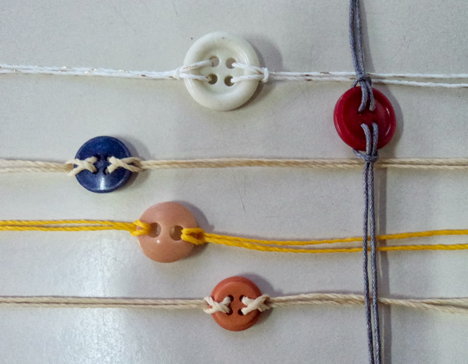 Tutorial de Artesanías Pulseras con botones