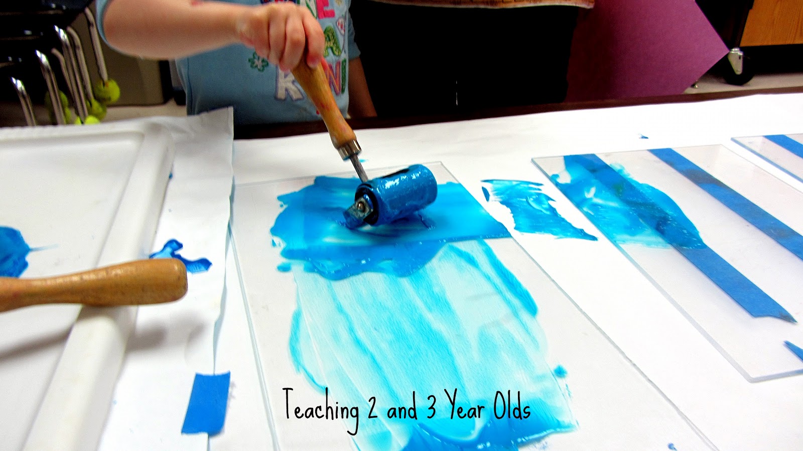 Teaching 2 and 3 Year Olds Toddler Painting with Brayers