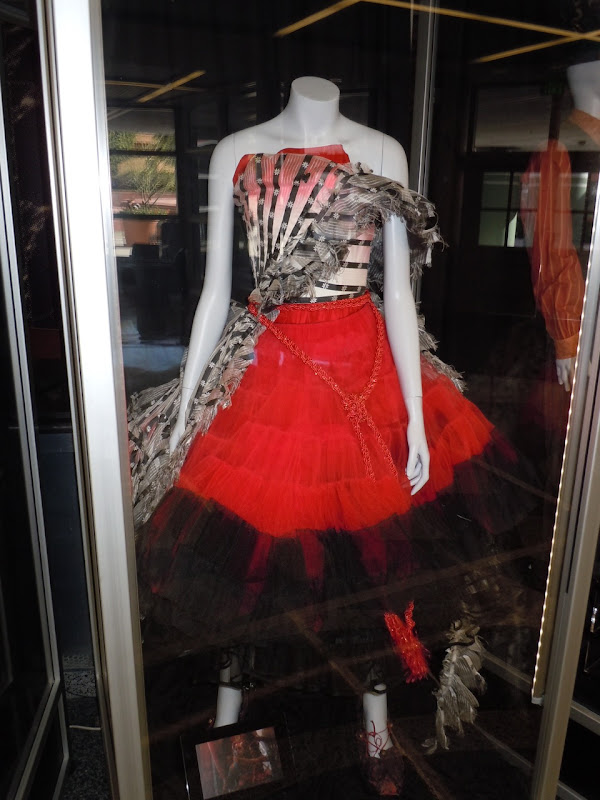 Alice in Wonderland red Um dress
