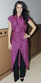 Neha’s look is unconventional but works somehow. Don’t you think?