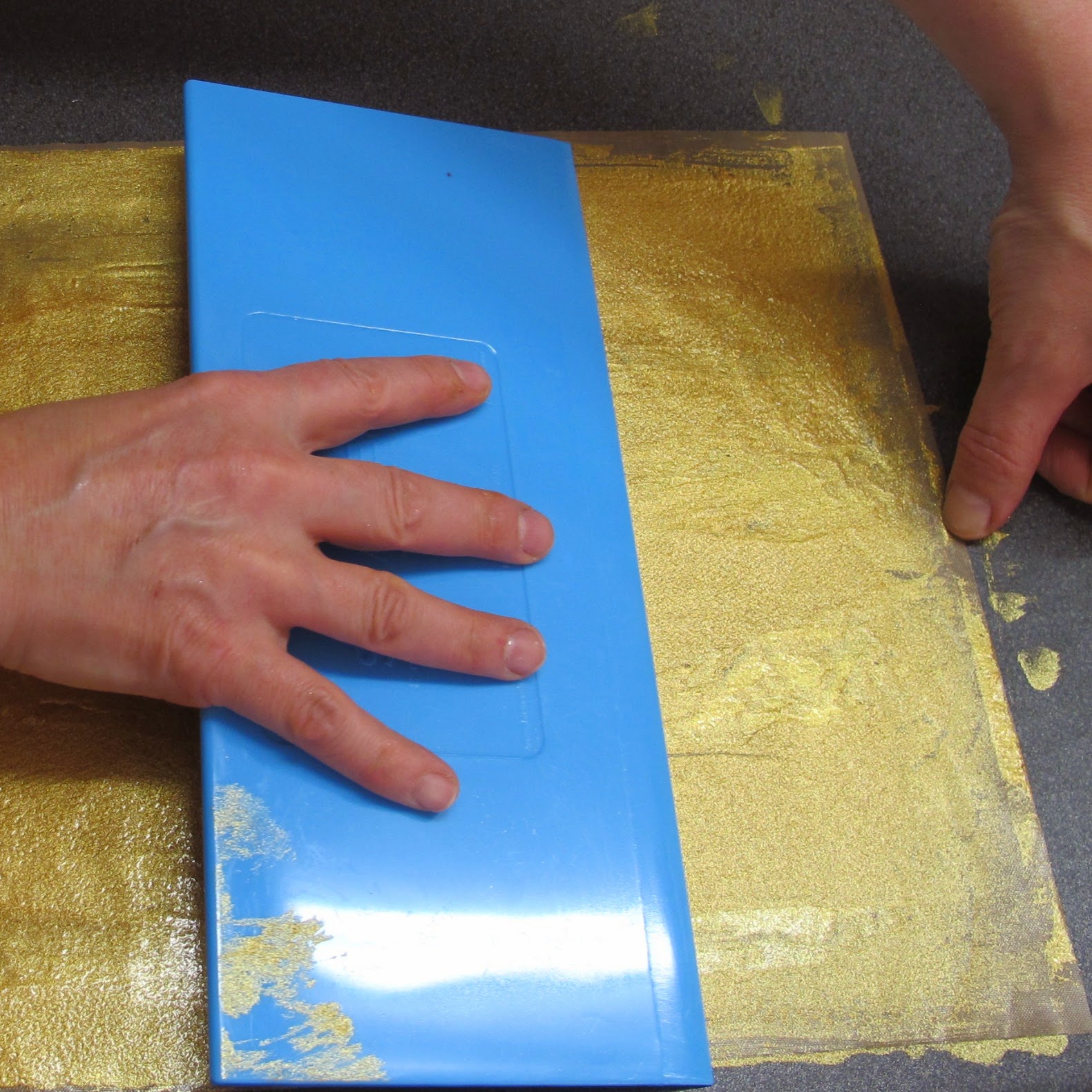 Anna Maria Cake Design How to create faux Gold leaf using Claire