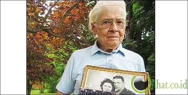 Hidup Bersama mayat Suami Selama 10 Tahun Hidup Bersama mayat Suami Selama 10 Tahun