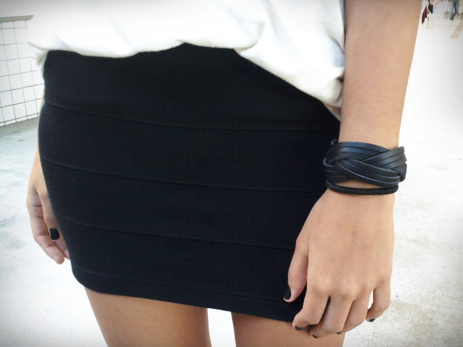 saia preta apertada