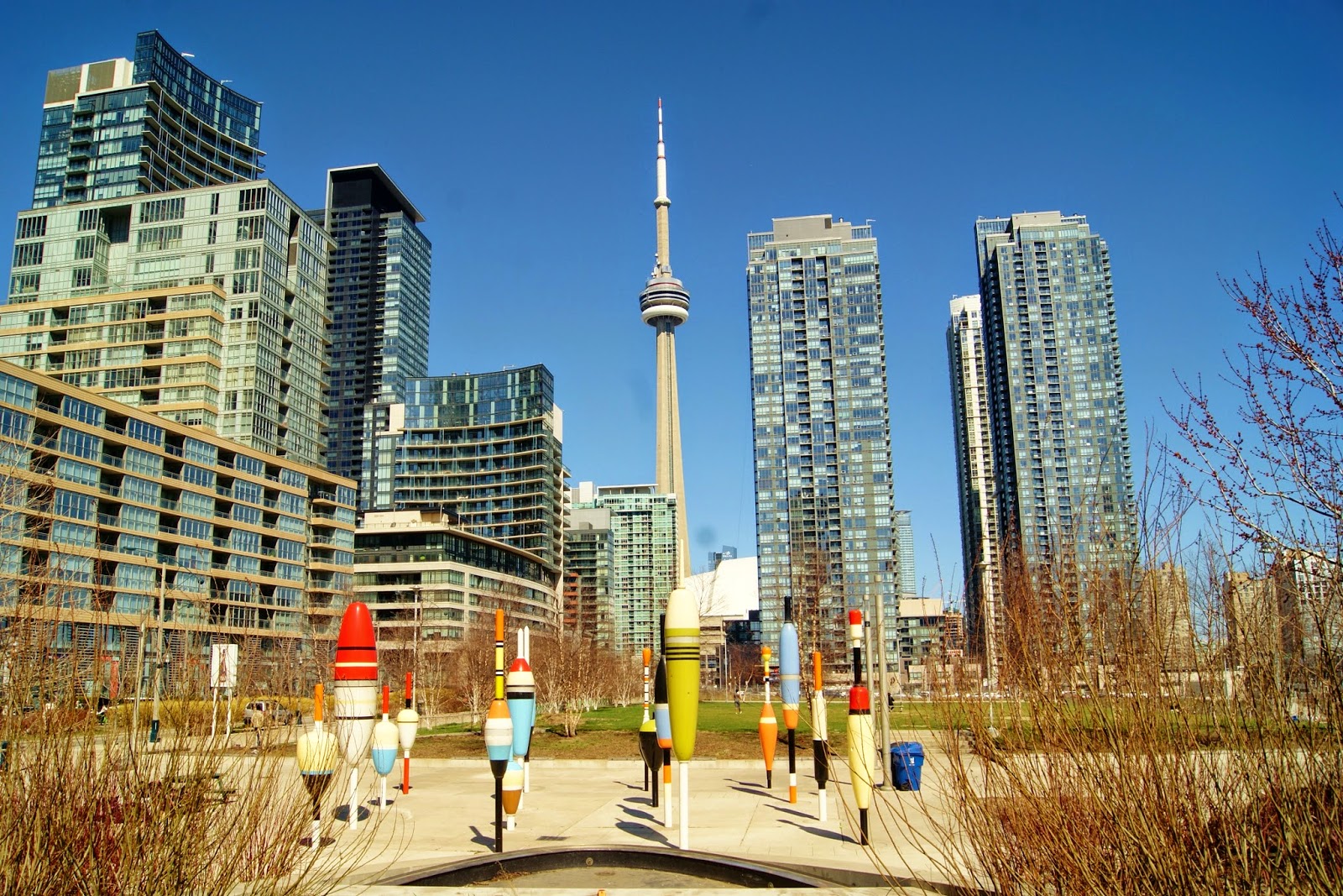 The Purple Scarf Explore Toronto Coupland Celebrates Canadian Heroes