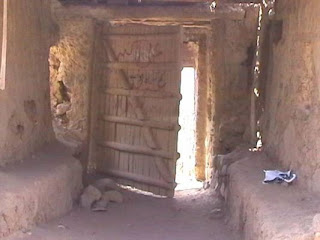 نقره لتكبير أو تصغير الصورة ونقرتين لعرض الصورة في صفحة مستقلة بحجمها الطبيعي