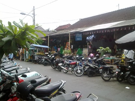 parkir pasar sukowati bali
