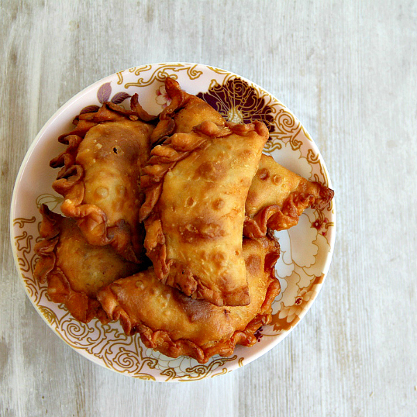 singapore shiok! epok epok sardine (sardine curry puffs)