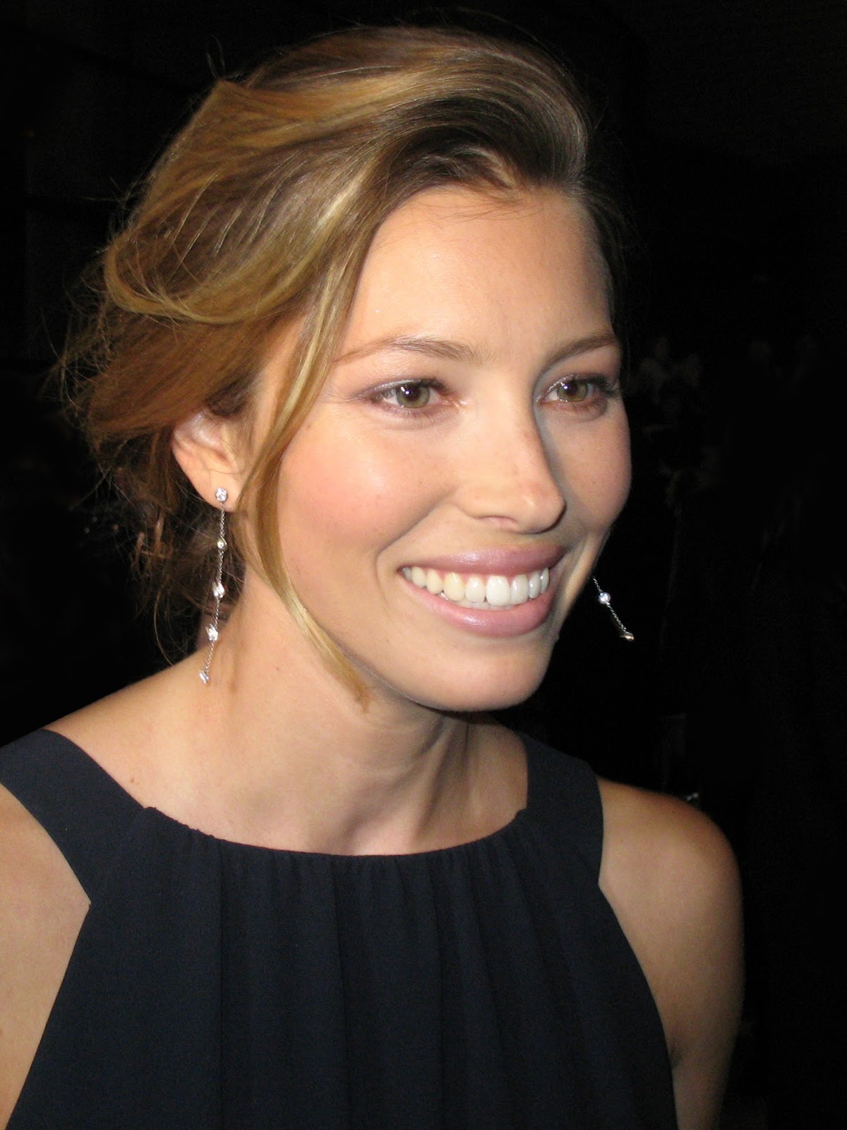 http://2.bp.blogspot.com/-uqG5LiO8ocM/UO28zOSXCKI/AAAAAAAAFy8/aPjfn8P5H84/s1600/Jessica_Biel_Palm_Film_Festival.jpg