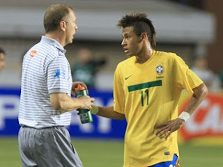 Menezes quiere ver a Neymar en Europa antes del Mundial