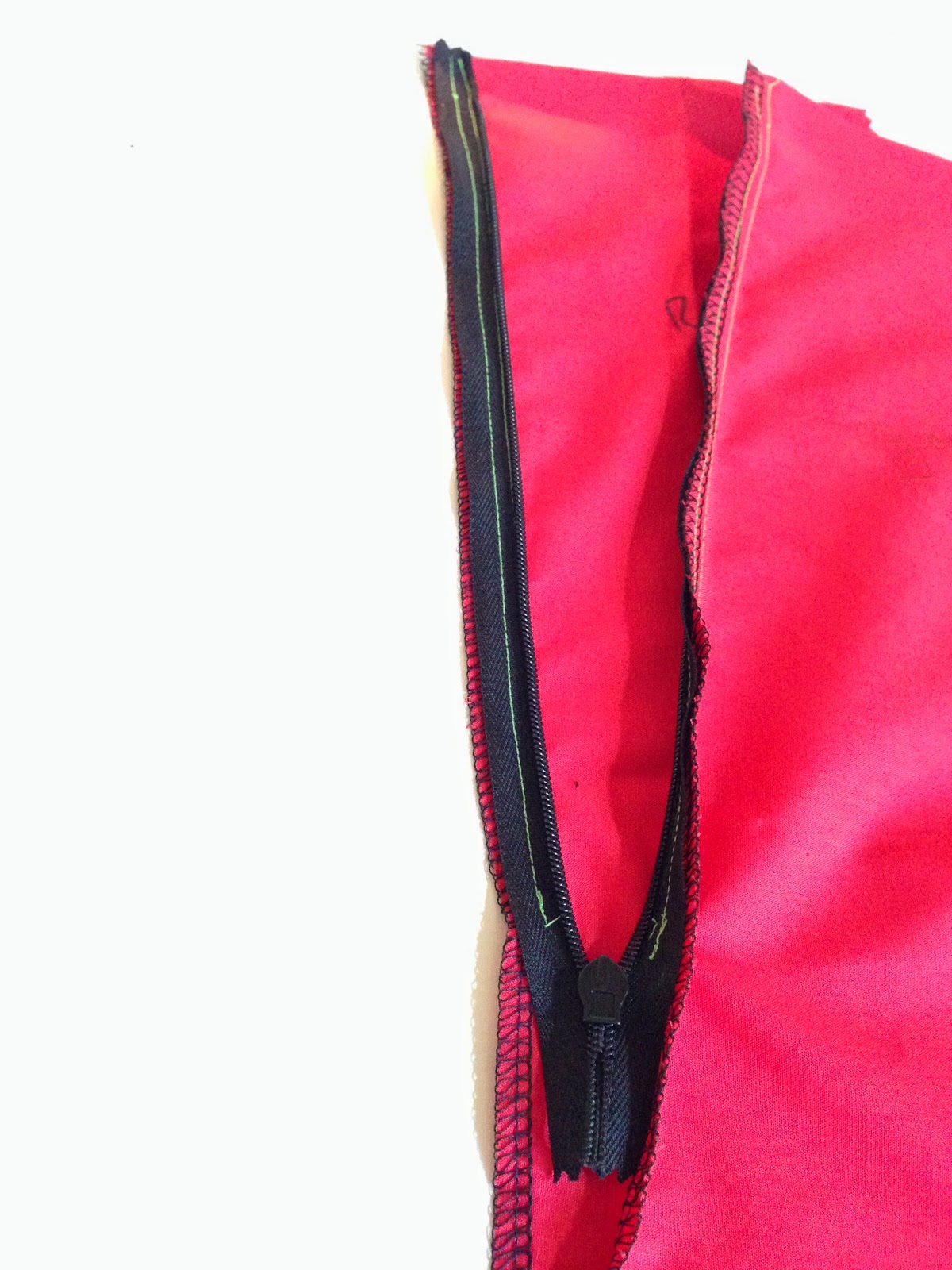 Crafty Clyde No need to hide! How to insert a concealed zip