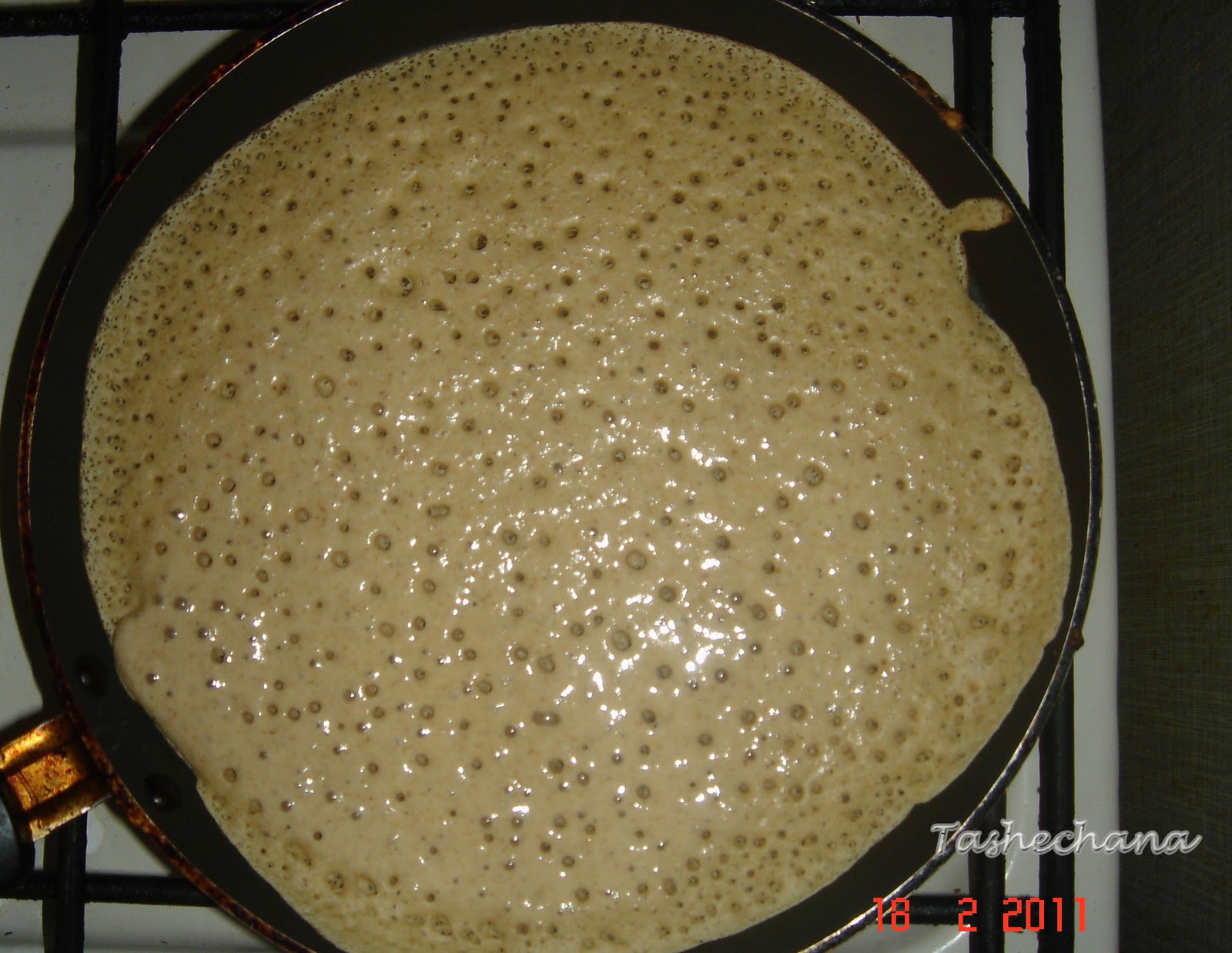 Блины на кефире с дырочками толстые