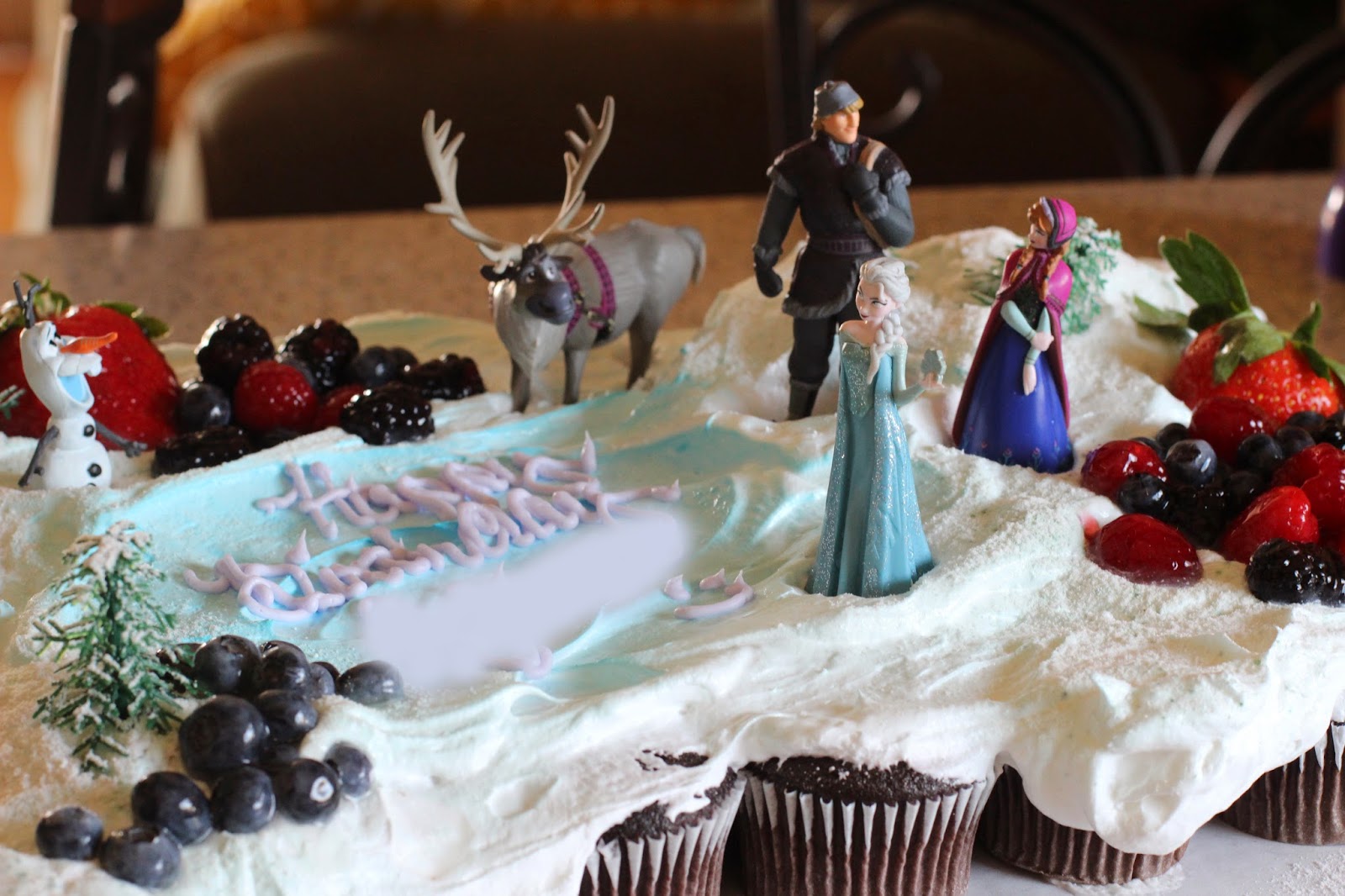 サーモン家の こども部屋 アナと雪の女王 の誕生日ケーキ
