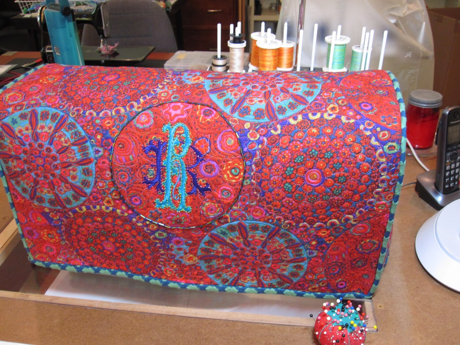 Cheeky Cognoscenti Bring On the Bling! 750 QE Sewing Machine Cover