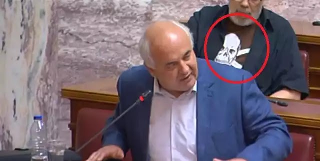 Αυτος ο «πολιτικος καραγκιοζης»δεν σέβεται ούτε την βουλή Αυτος ο «πολιτικος καραγκιοζης»δεν σέβεται ούτε την βουλή