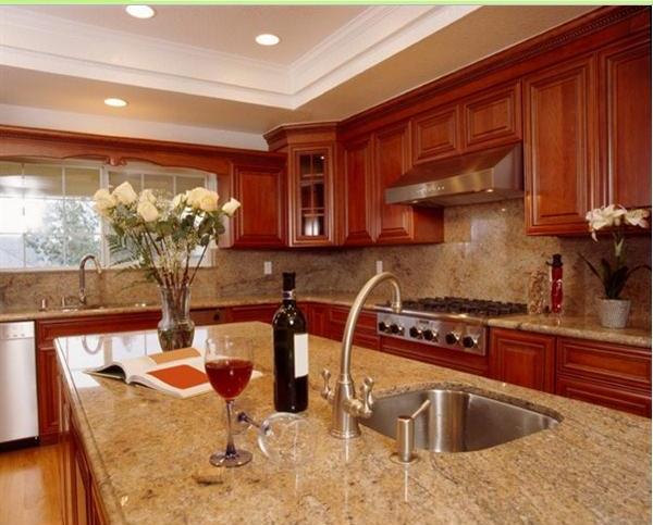 Encimeras de granito y muebles de madera para la decoración de ...