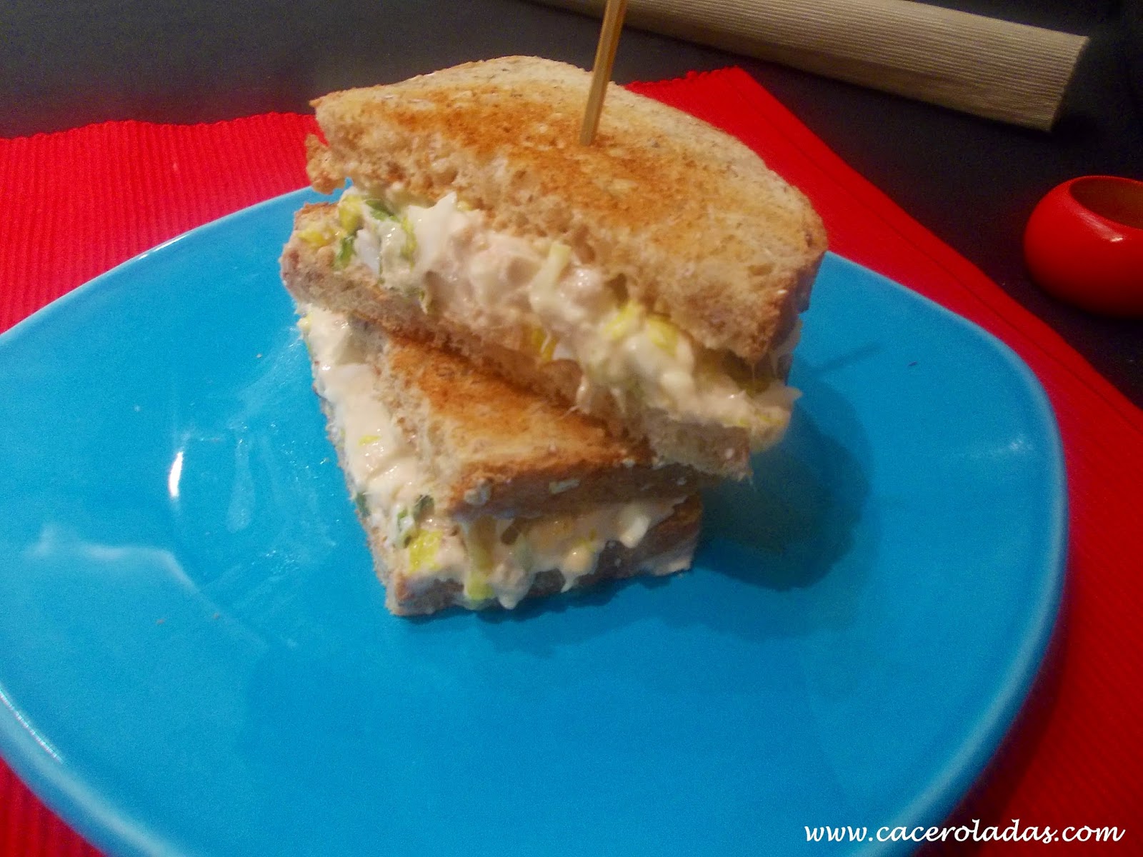 Sándwich frío de pollo con huevo (ligero) CACEROLADAS