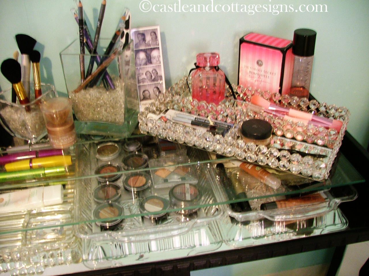 CastleAndCottageSigns my DIY make up table
