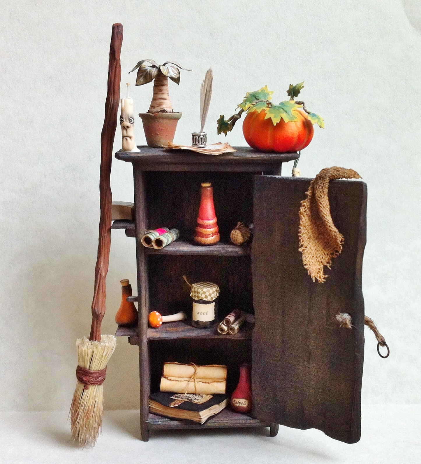 Cottage Witch Miniatures A handful of miniatures on eBay this evening...