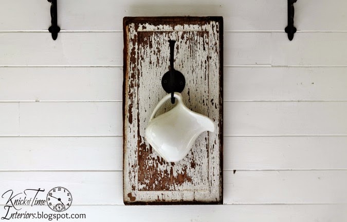 Chippy Paint Repurposed Door Wall Hook via http://knickoftimeinteriors.blogspot.com/ Chippy Paint Repurposed Door Wall Hook via http://knickoftimeinteriors.blogspot.com/