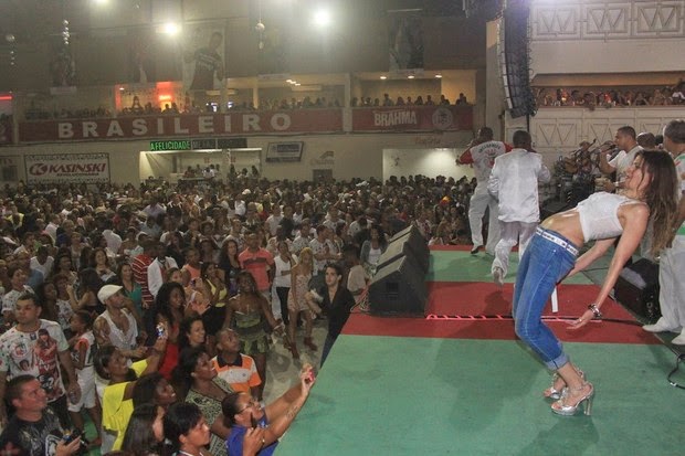 Meus Links Legais: Vídeos de Luciana Gimenez possuída pelo ritmo ...