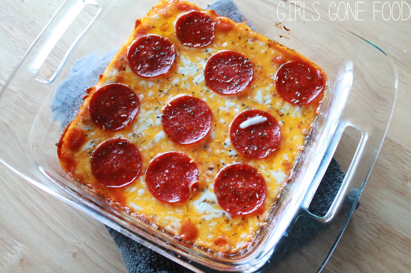 girlsgonefood Cheesy Pizza Dip