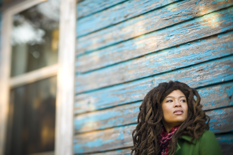 Valerie June - Pushin Against a Stone 2013 - YouTube