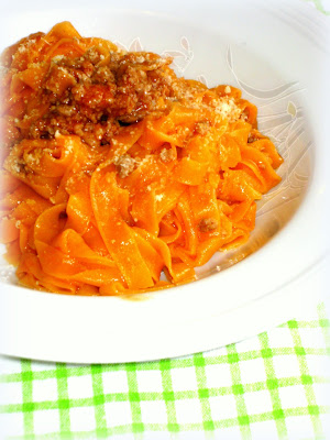 tagliatelle aranciate e ragu'
