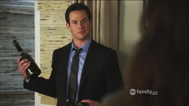 Pretty Little Liars Star Ryan Merriman is Married!