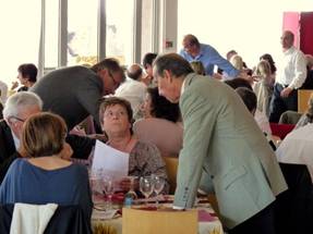 Mr Diacono à l'écoute des anciens au gala de Toulon de l'AGALMPMF