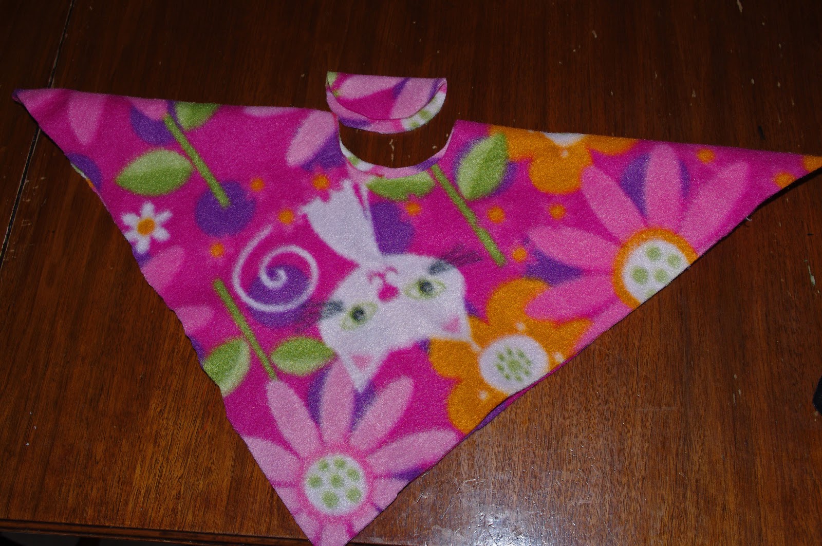 SquigglyTwigs Designs Tuesday's Tute Two NoSew Ponchos