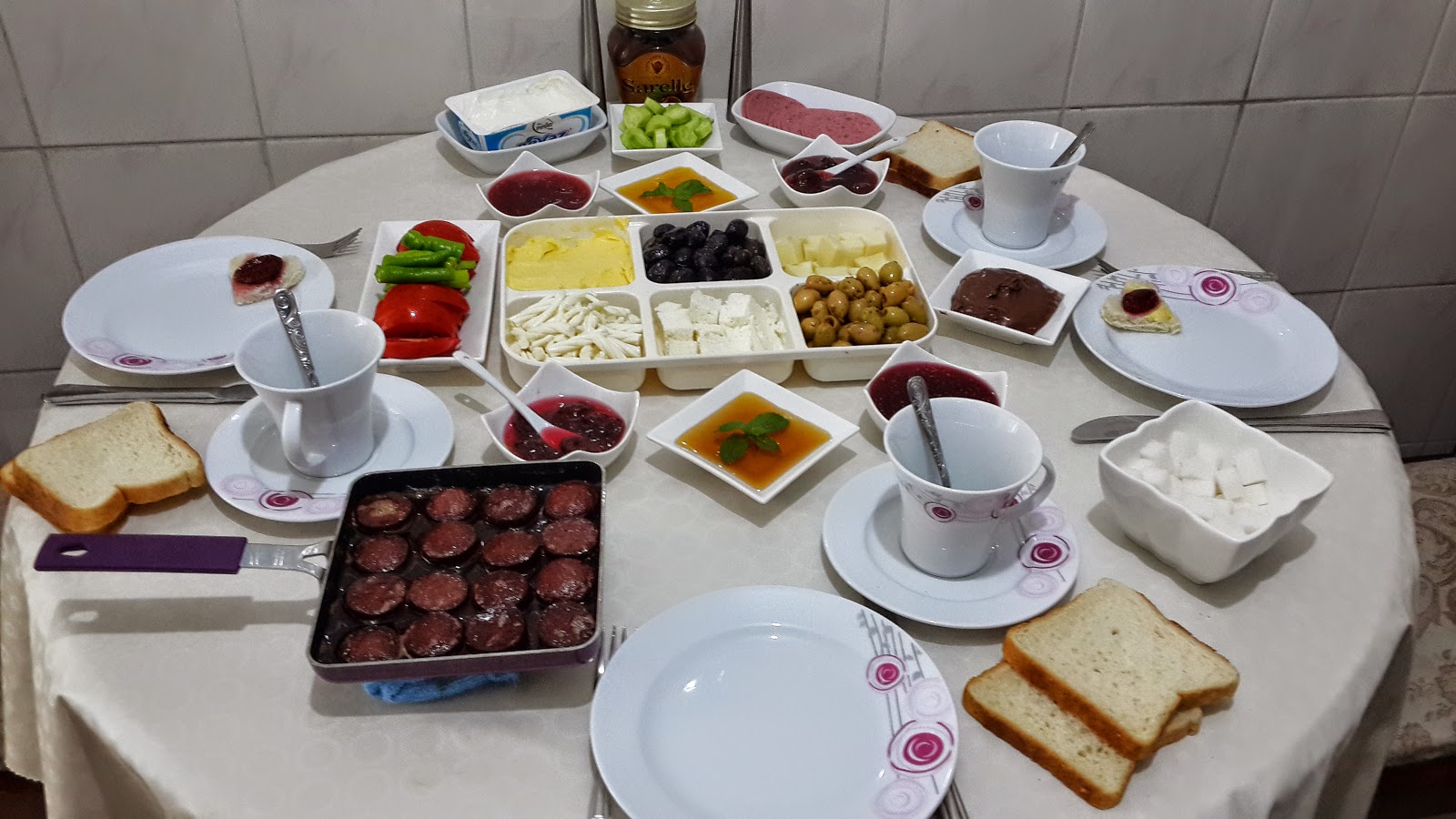 emel in mutfagi kahvalti sofrasi 3 patatesli yumurta