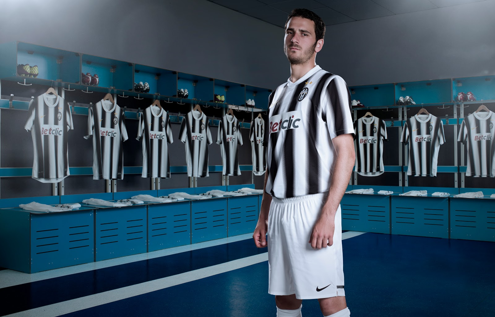 http://2.bp.blogspot.com/-v15gMzK01cY/ThTLfJPbWtI/AAAAAAAAFfM/L0stFxBGOAs/s1600/JUVENTUS_HOME_BONUCCI.jpg