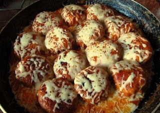 Куриные тефтельки в томатно-сливочном соусе под сыром