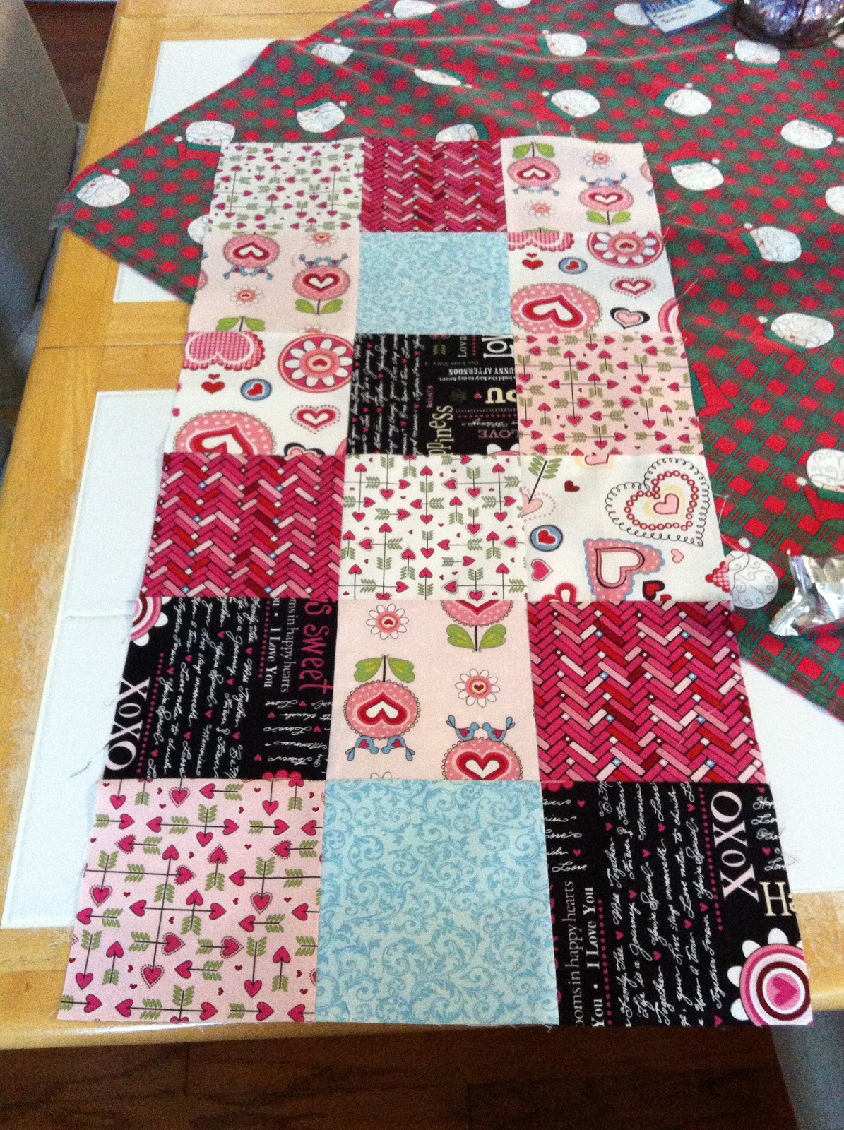 Runner valentine table ramblings quilter fabrics purchased valentines charm sketches fabric few pack cut sweet really pattern made Ramblings of a quilter: Valentine Table Runner
