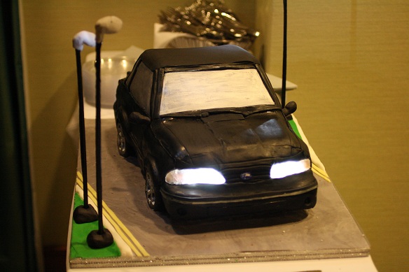 For the last cake of 2011 I made a car cake that was actually the wedding