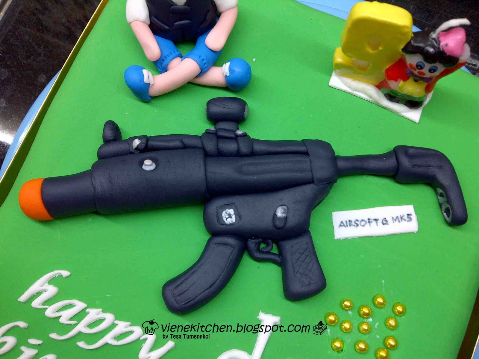 Viene Kitchen AirSoft Gun Cake & Mickey mouse Cake