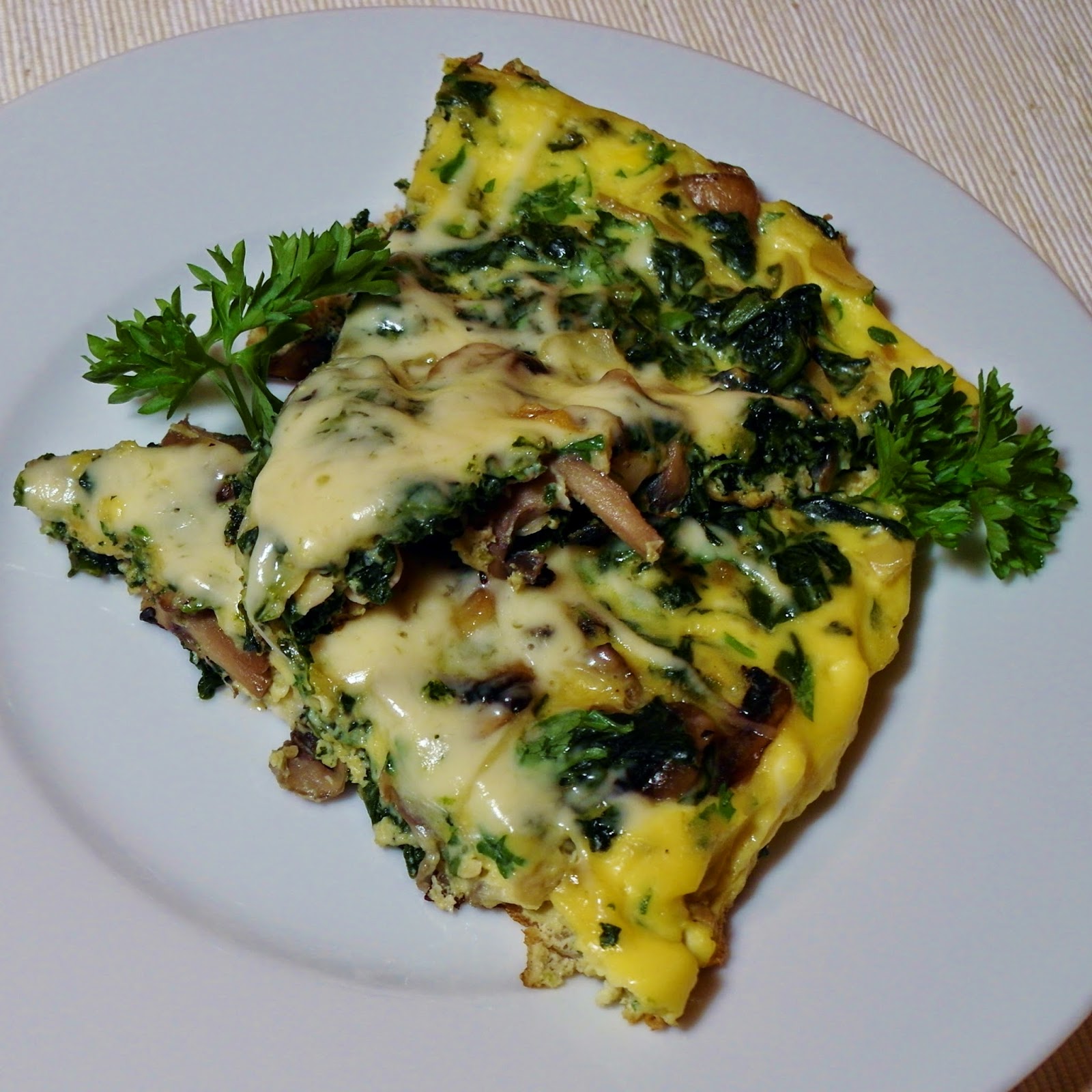 Kuchnia z wyrakiem Hiszpańska tortilla ze szpinakiem i pieczarkami