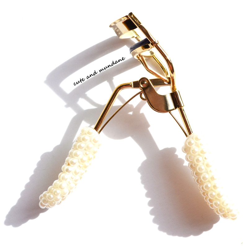 Cute and Mundane Tarte Ladies Who Lash Picture Perfect Eyelash Curler