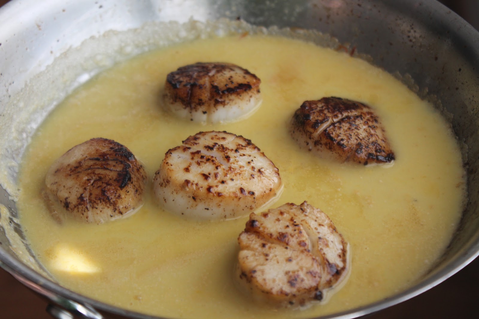 Easy Seared Scallops in Saffron Sauce Carolina Charm