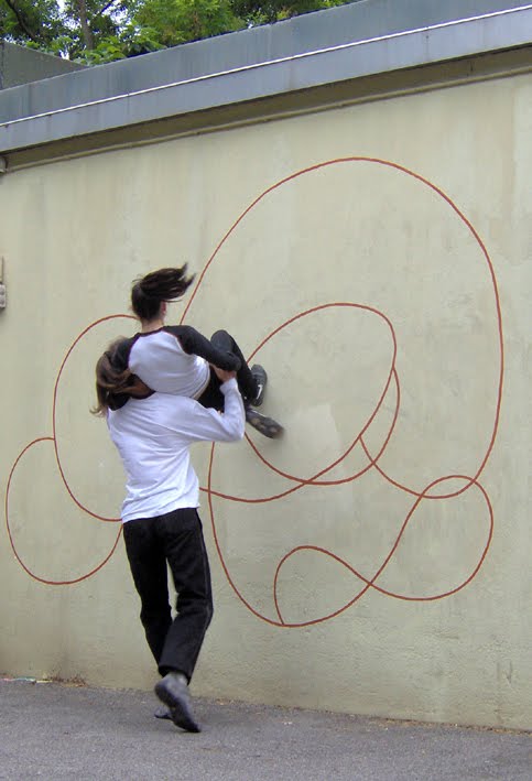 DANSE SUR LE MUR